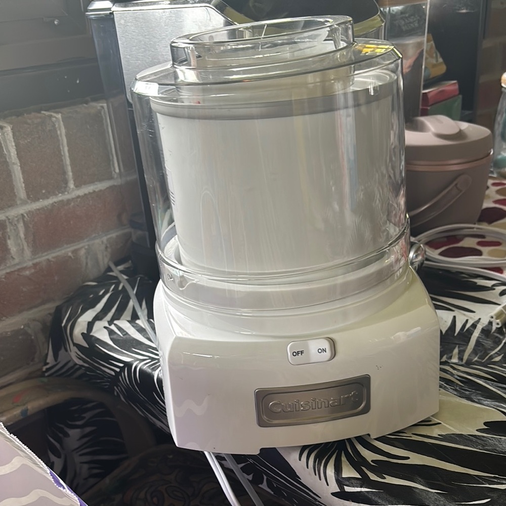 Cuisinart White Kitchen Tool for Frozen Desserts
